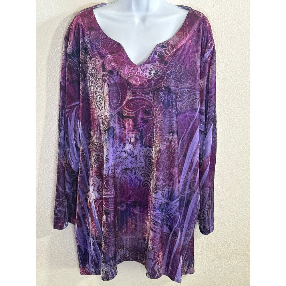 Catherines Tunic Top 2X Purple Paisley Boho Rhinestone Sharkbite Hem Stretch